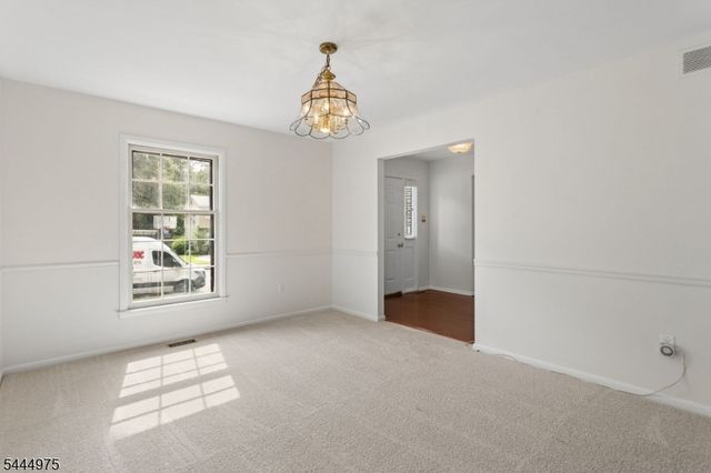 12 Shadow Oak Ct, Mount Laurel Twp., NJ 08054