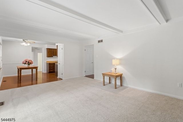 12 Shadow Oak Ct, Mount Laurel Twp., NJ 08054