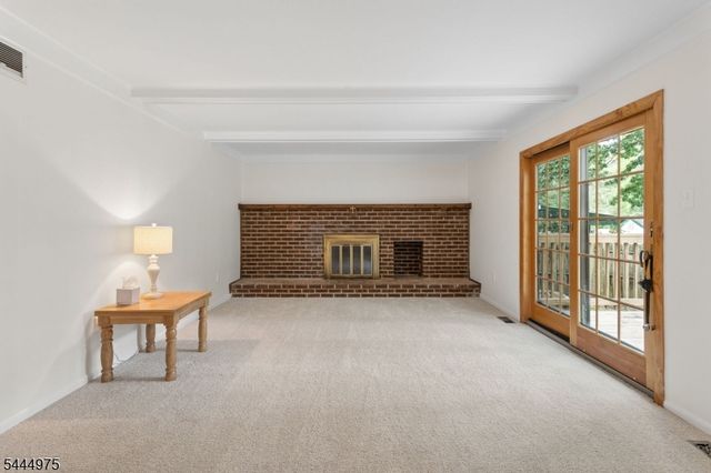 12 Shadow Oak Ct, Mount Laurel Twp., NJ 08054