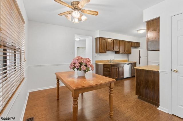 12 Shadow Oak Ct, Mount Laurel Twp., NJ 08054