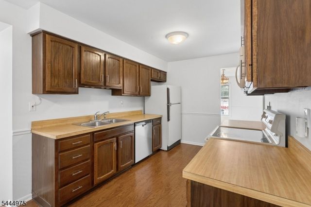 12 Shadow Oak Ct, Mount Laurel Twp., NJ 08054