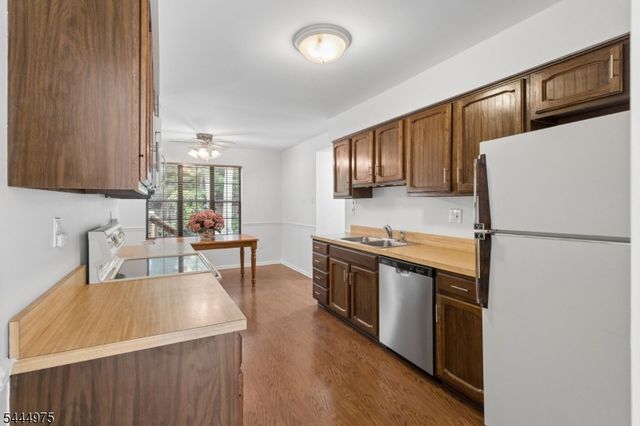 12 Shadow Oak Ct, Mount Laurel Twp., NJ 08054