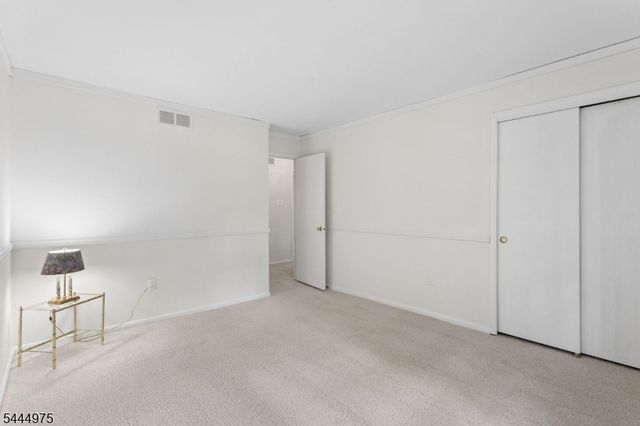 12 Shadow Oak Ct, Mount Laurel Twp., NJ 08054