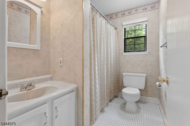 12 Shadow Oak Ct, Mount Laurel Twp., NJ 08054
