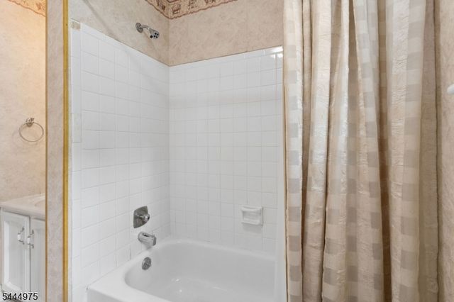 12 Shadow Oak Ct, Mount Laurel Twp., NJ 08054