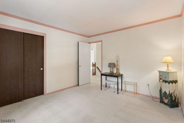 12 Shadow Oak Ct, Mount Laurel Twp., NJ 08054