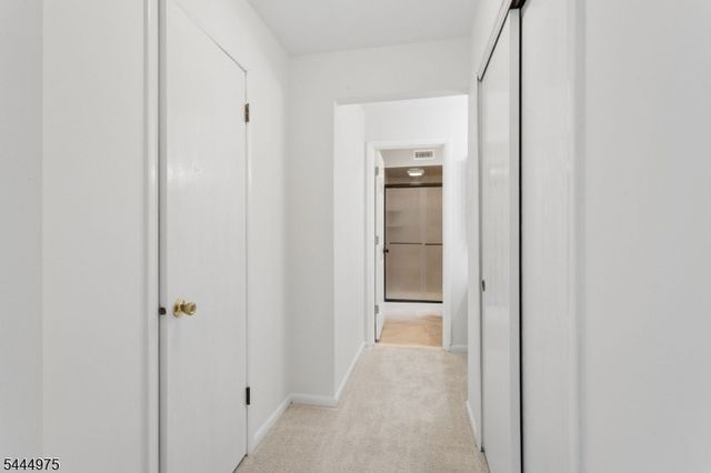 12 Shadow Oak Ct, Mount Laurel Twp., NJ 08054