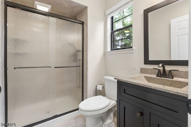 12 Shadow Oak Ct, Mount Laurel Twp., NJ 08054