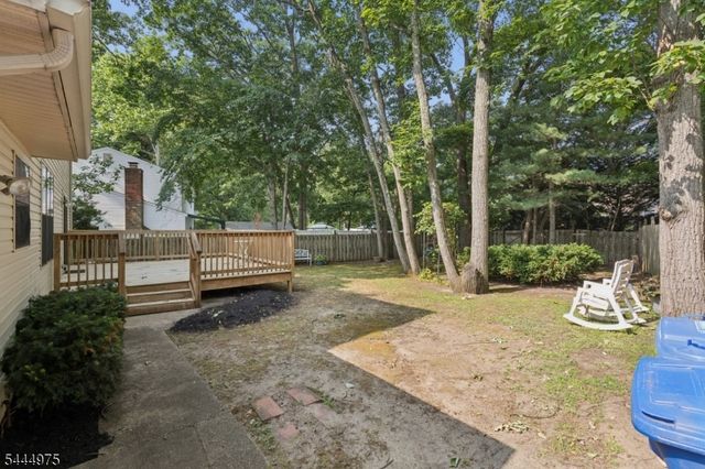 12 Shadow Oak Ct, Mount Laurel Twp., NJ 08054