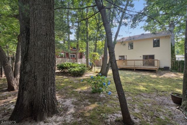 12 Shadow Oak Ct, Mount Laurel Twp., NJ 08054