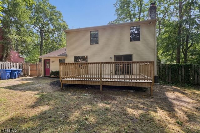 12 Shadow Oak Ct, Mount Laurel Twp., NJ 08054