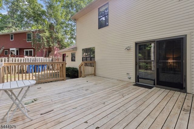12 Shadow Oak Ct, Mount Laurel Twp., NJ 08054