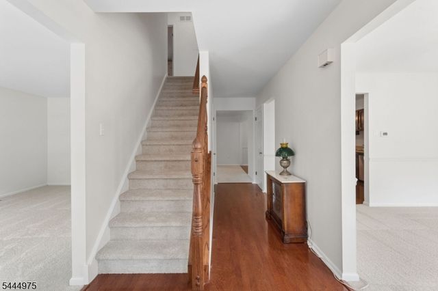 12 Shadow Oak Ct, Mount Laurel Twp., NJ 08054