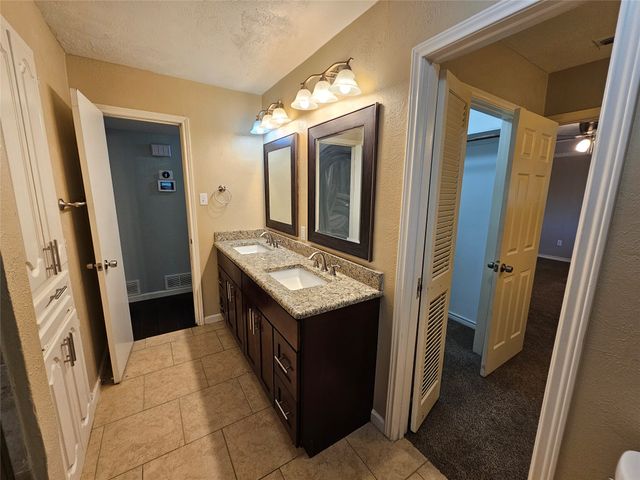 216 Wesley Drive, Desoto, TX 75115