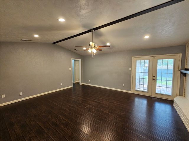 216 Wesley Drive, Desoto, TX 75115