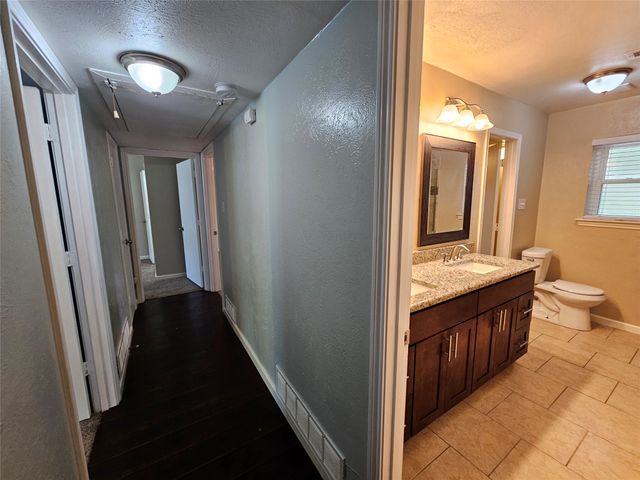 216 Wesley Drive, Desoto, TX 75115