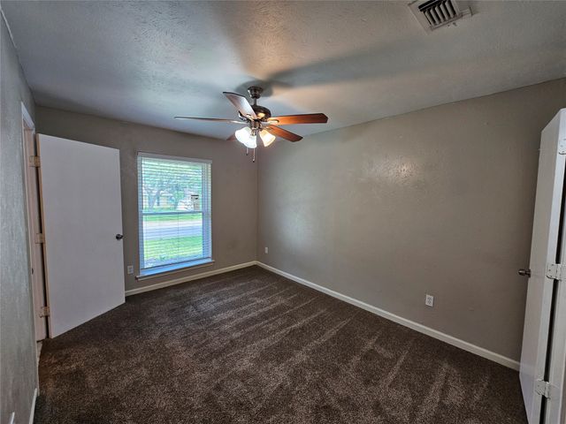 216 Wesley Drive, Desoto, TX 75115