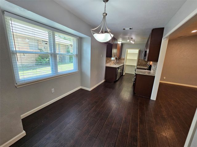 216 Wesley Drive, Desoto, TX 75115