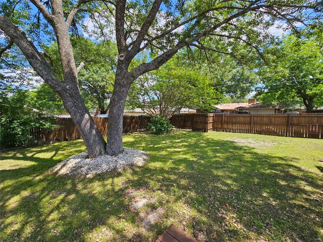 216 Wesley Drive, Desoto, TX 75115