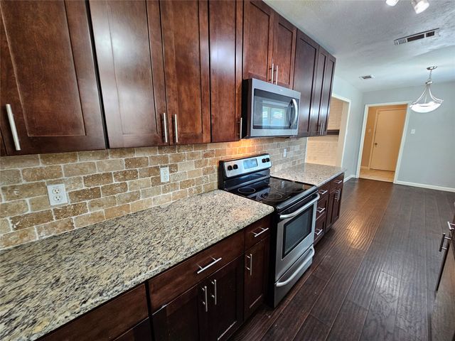 216 Wesley Drive, Desoto, TX 75115