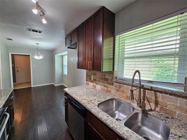 216 Wesley Drive, Desoto, TX 75115