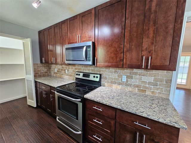 216 Wesley Drive, Desoto, TX 75115