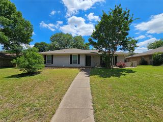 216 Wesley Drive, Desoto, TX 75115