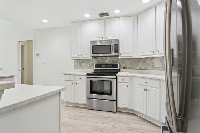 18902 SAINT LAURENT DRIVE, Lutz, FL 33558