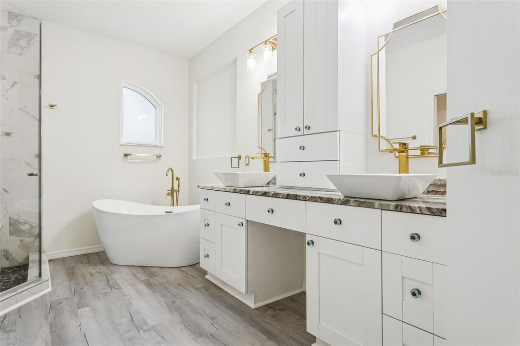 Image 28 of property listing at 18902 SAINT LAURENT DRIVE, Lutz, FL 33558