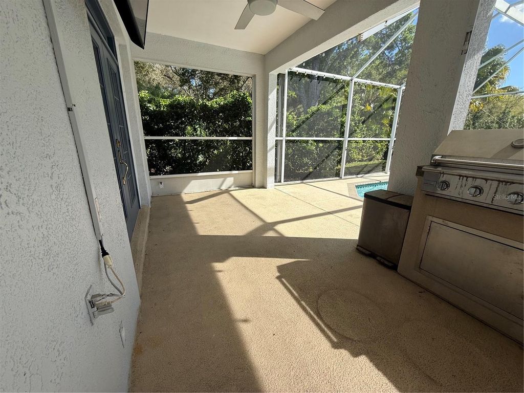 Image 40 of property listing at 18902 SAINT LAURENT DRIVE, Lutz, FL 33558