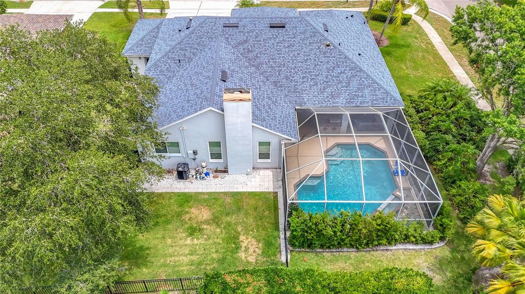 Image 51 of property listing at 18902 SAINT LAURENT DRIVE, Lutz, FL 33558