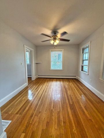1186 Chestnut St 1186, Newton, MA 02464