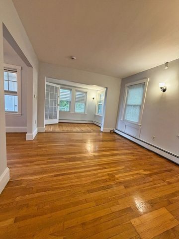 1186 Chestnut St 1186, Newton, MA 02464