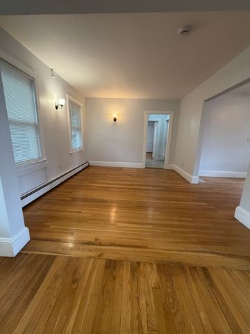 1186 Chestnut St 1186, Newton, MA 02464