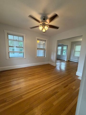 1186 Chestnut St 1186, Newton, MA 02464