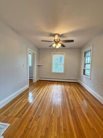 1186 Chestnut St 1186, Newton, MA 02464