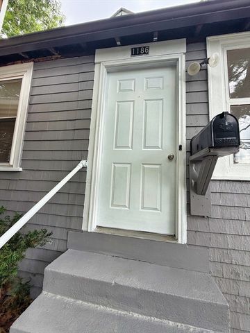 1186 Chestnut St 1186, Newton, MA 02464