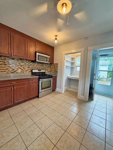 1186 Chestnut St 1186, Newton, MA 02464
