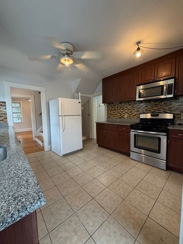1186 Chestnut St 1186, Newton, MA 02464