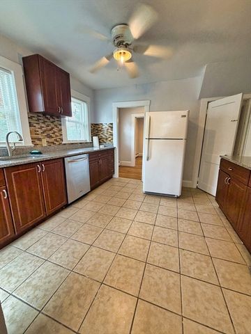 1186 Chestnut St 1186, Newton, MA 02464