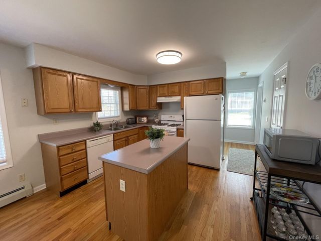 59 Peconic Avenue, Shelter Island, NY 11964
