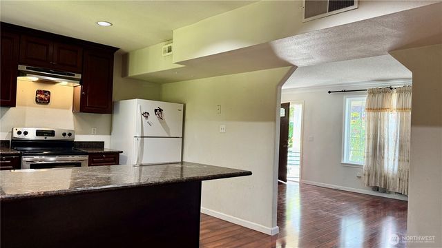 2415 Grandview Drive W, University Place, WA 98466