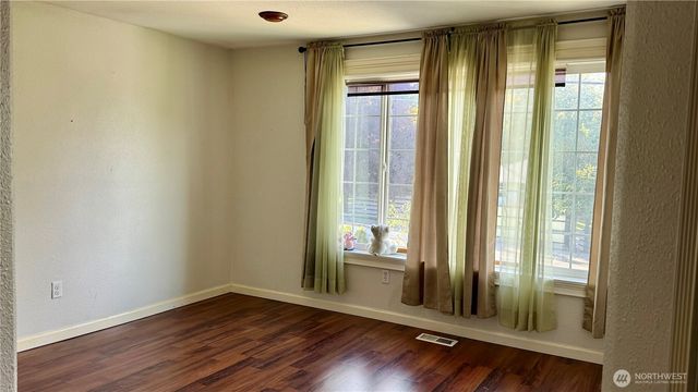 2415 Grandview Drive W, University Place, WA 98466