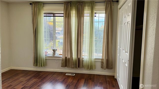 2415 Grandview Drive W, University Place, WA 98466