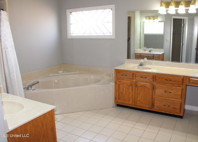 7952 Hunters Bend Cove, Olive Branch, MS 38654