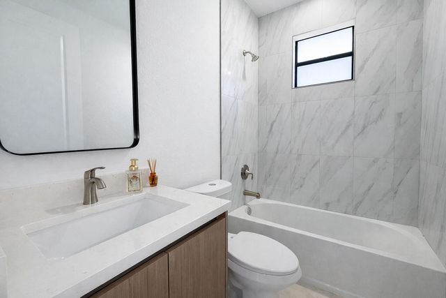 211 NW 25th Avenue, Cape Coral, FL 33993