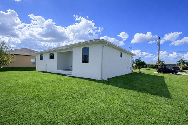 211 NW 25th Avenue, Cape Coral, FL 33993