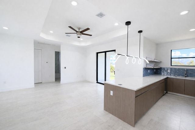 211 NW 25th Avenue, Cape Coral, FL 33993