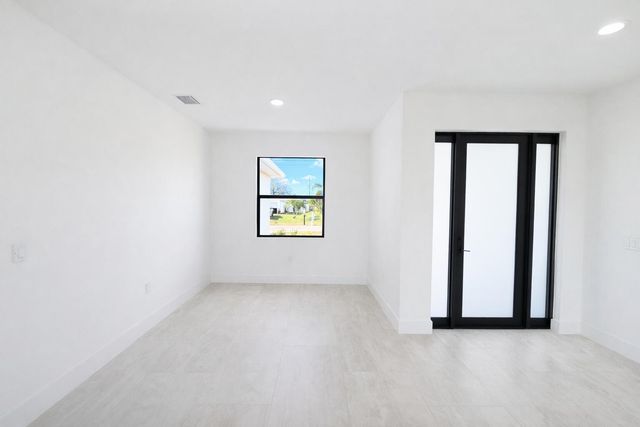 211 NW 25th Avenue, Cape Coral, FL 33993