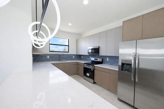 211 NW 25th Avenue, Cape Coral, FL 33993